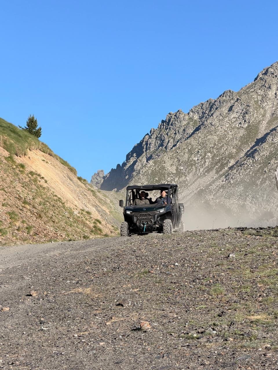 Ruta real en buggy UTV por las montañas de Andorra